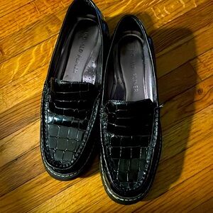 Donald Pliner Women’s Hope Loafer – Leather Croco Patent Upper